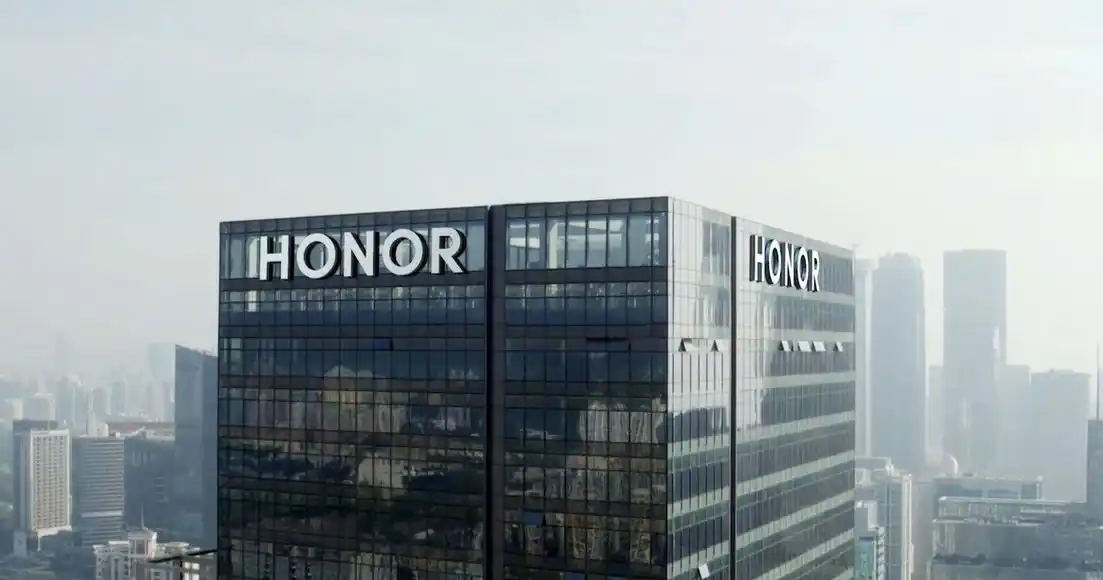 荣耀ceo赵明得罪谁了?有人放大其折叠屏投诉,并进行不公平批评