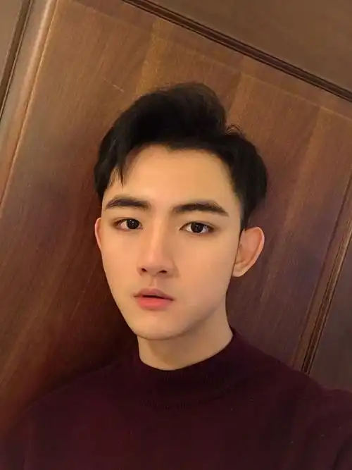 男神校草告白季,专属爱意不限定!