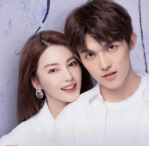 张雨绮男友李柄熹用童年照庆26岁生日 对蛋糕双手合十许愿