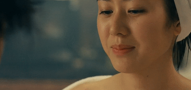 美女害羞扭捏gif动图_动态图_表情包下载_soogif