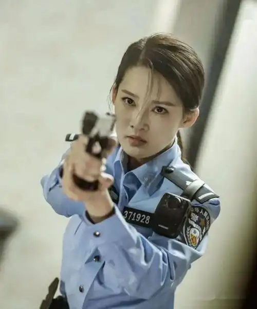 那些穿警服的女星_李沁