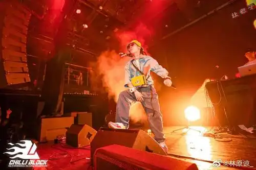 12更新彩色鞋子 1)震惊!某上海知名说唱组合成员"王林.