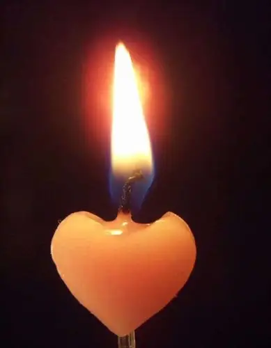 我怀着沉痛的心情悼念段淑荣老前辈,愿她一路走好!