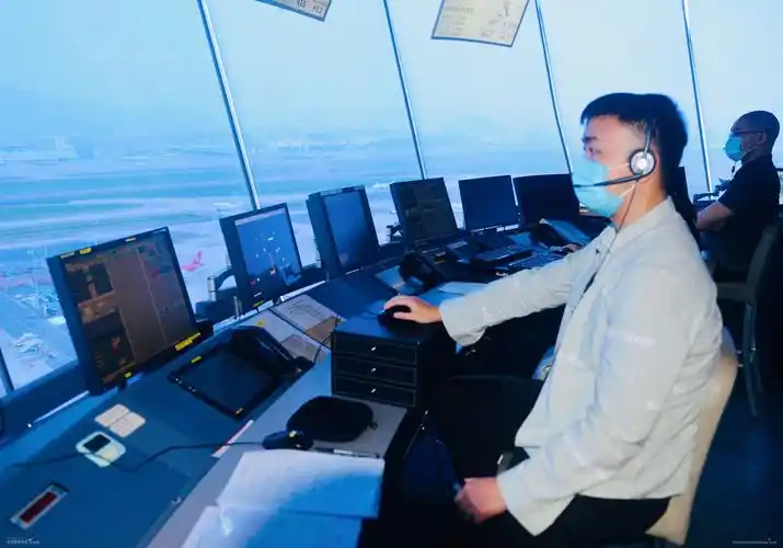 深圳空管保障深圳首个新冠疫苗出口货运航班