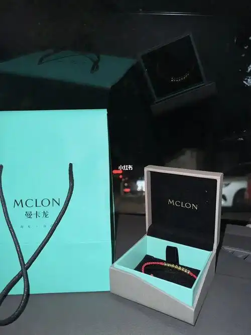 收到男友妈妈的生日礼物怎么发朋友圈