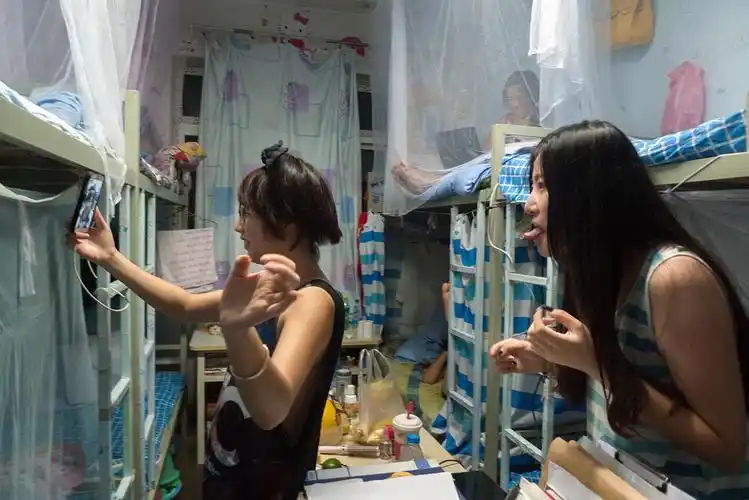 大专男生女生宿舍