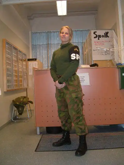 北欧女兵都是金发碧眼俏娇娃