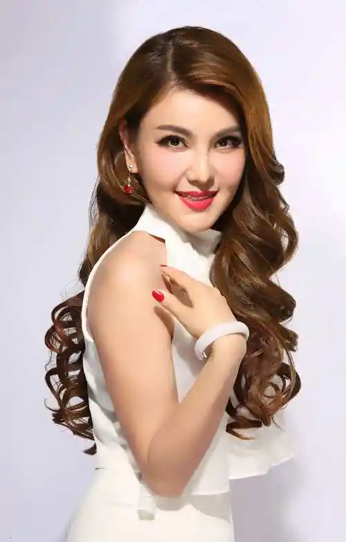 p>乌兰图雅,9月7日出生于 a target="_blank" href="/item/内蒙古