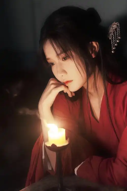 陈意涵estelle超话61#陈意涵古风红衣破碎感#08一袭红衣落满园