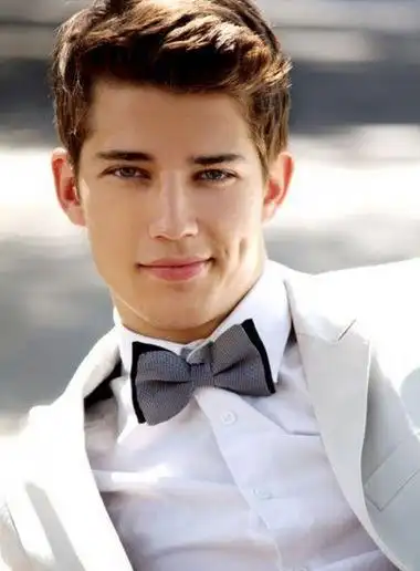 男生方形脸好看发型图片男生大方脸适合的短发发型2