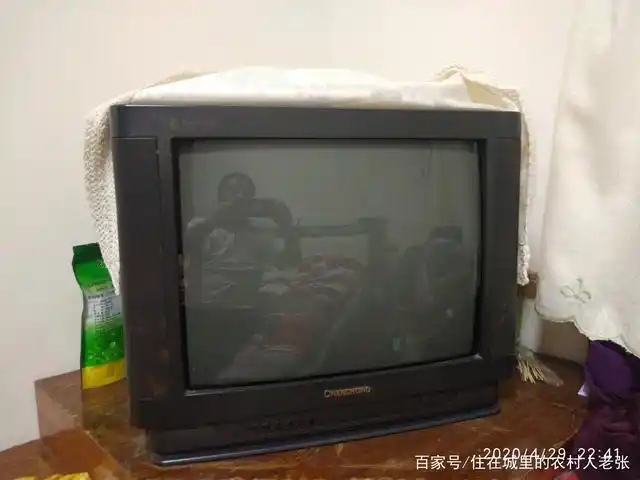 老电视还有多少人保留,当时要半年的工资,你舍得当废品卖掉吗