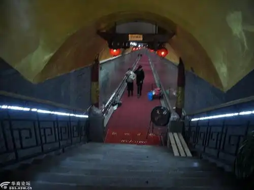 走进西安大雁塔地下宫犹如进入防空洞游客稀少感觉阴森恐怖