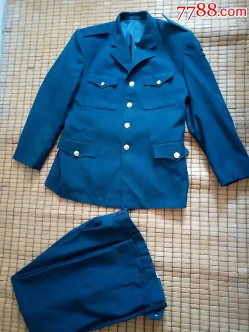 老式空军服装一套