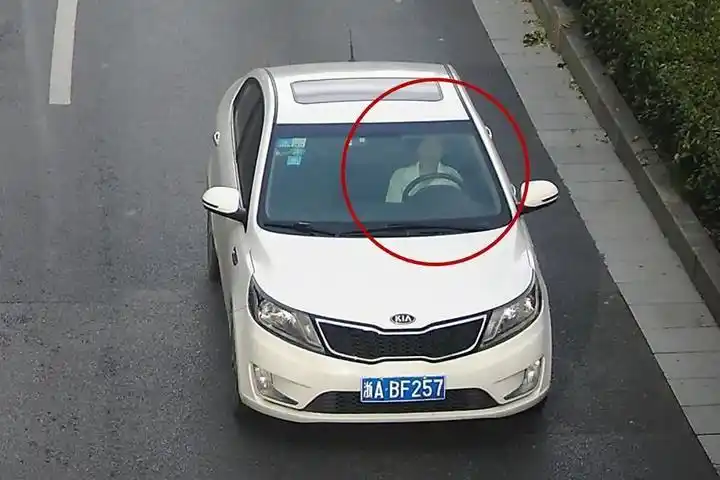 曝光建德这30名司机开车不系安全带被拍了