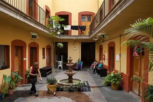 为了赚补贴,美国一养老院非法"赶走"住户,给新冠患者腾床位