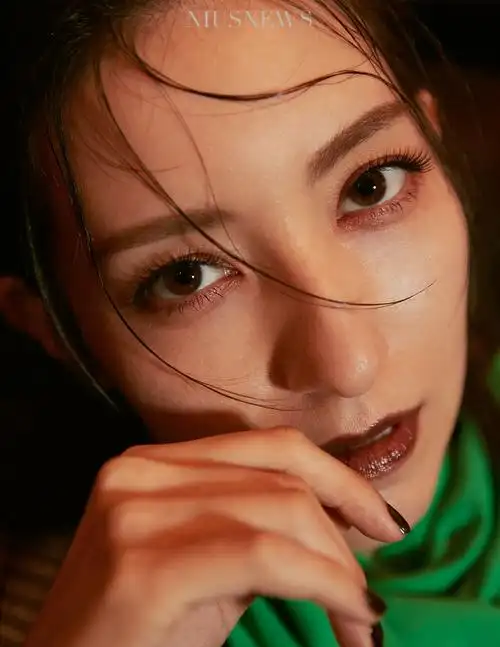 lara梁心颐最新大片 麻花辫双马尾造型复古俏皮__财经头条