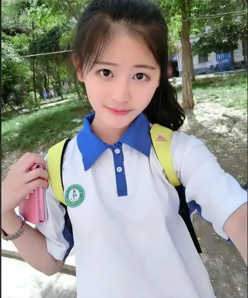 升入初中之后,女生的变化要大于男生.