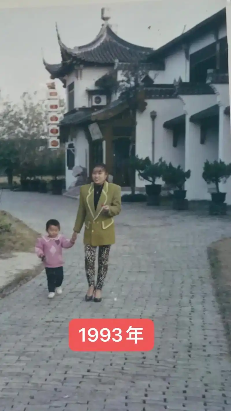 29年后牵手可爱的孙女#每一张照片都是满满的回忆 #只有照片 - 抖音