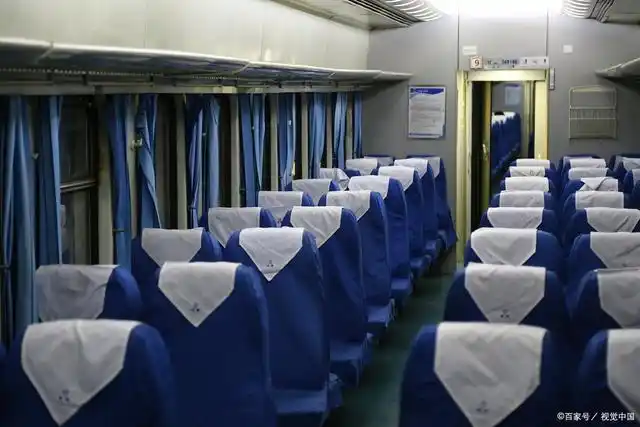 硬座火车乘务员会让你充电吗,不给充电是本分,帮你充电是交情|列车员_