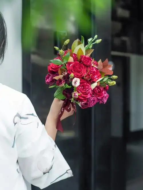 花束设计秋季新娘红色系手捧