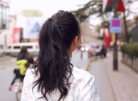 黄灿灿# gif图 回眸一笑很倾城