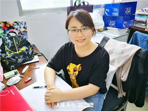 名片:黄湘婷,贵阳市第三实验中学高级教师,高三年级英语备课组组长.