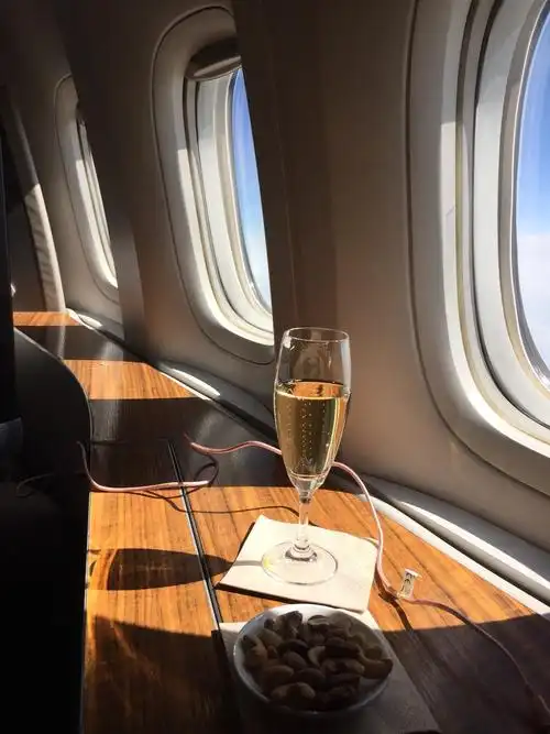 国泰航空77w头等舱体验