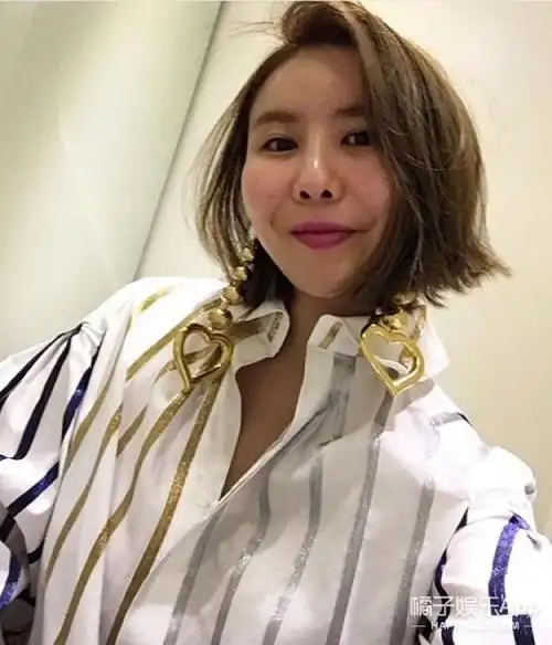 权志龙他姐跟他长得一毛一样,甚至比他更潮,更时髦!