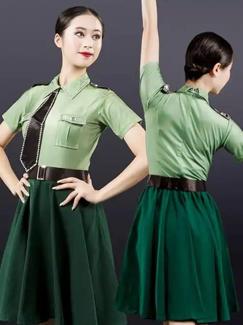 女兵演出服装