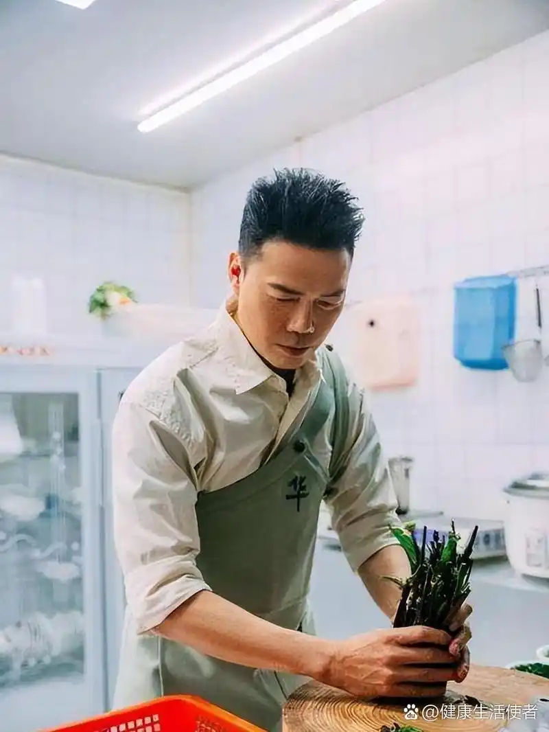 谢天华:人生渐入佳境 谢天华因《学警狙击》中的laughing哥而备受观众