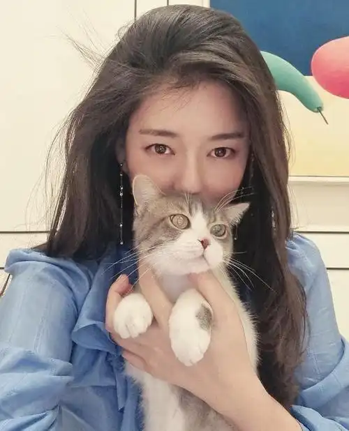 48岁"地表最强小三",拿下百亿老头却说:我对钱没兴趣