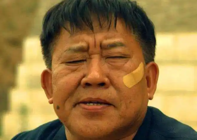 "歪嘴"杜旭东因"丑"饰演角色,妻子很漂亮,女儿还参演影视剧|演员_网易