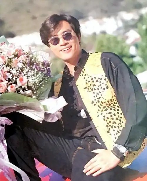 红极一时的陈庭威爱情破碎后父亲离世害怕变老62岁不敢结婚