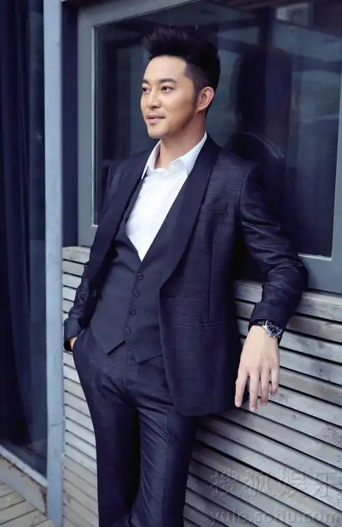 沙溢街拍 帅气商务男士魅力难挡