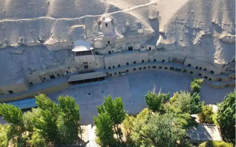 活动  俯瞰中国举世闻名的艺术宝库:敦煌"莫高窟"