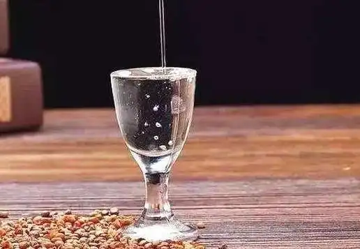 56岁的男性每天晚上都会喝上一杯白酒现在身体怎么样了呢