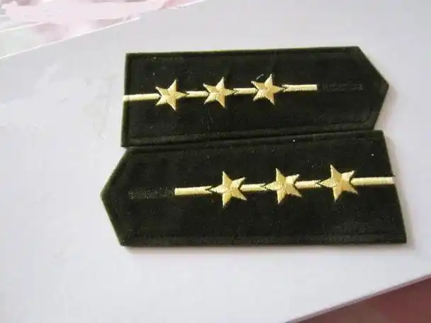 在基层连队中,连长,指导员都是正连职上尉,究竟谁的权力大?