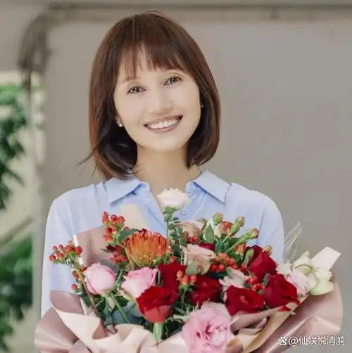 袁泉因在这个角色中的出色表演而荣获最受观众喜爱女演员奖,这进一步