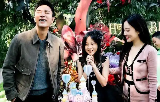 贾乃亮李小璐离婚后首次合体为女儿过生日网友真心为你们高兴