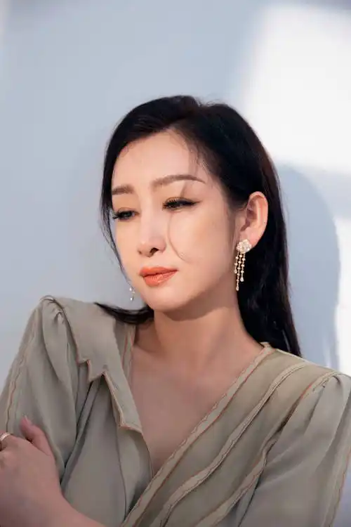 秦海璐夏日长裙清新绿色温婉优雅