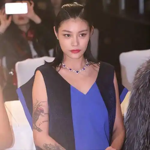 章子怡汪峰官宣离婚后,葛荟婕回应:他们的事对我来说不痛不痒_生活