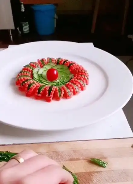 来教你如何创意蔬菜雕花摆盘