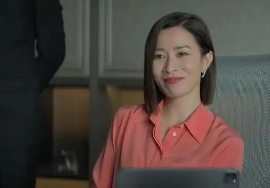 条件不符就别尬演女霸总了49岁佘诗曼告诉你啥叫职场精英