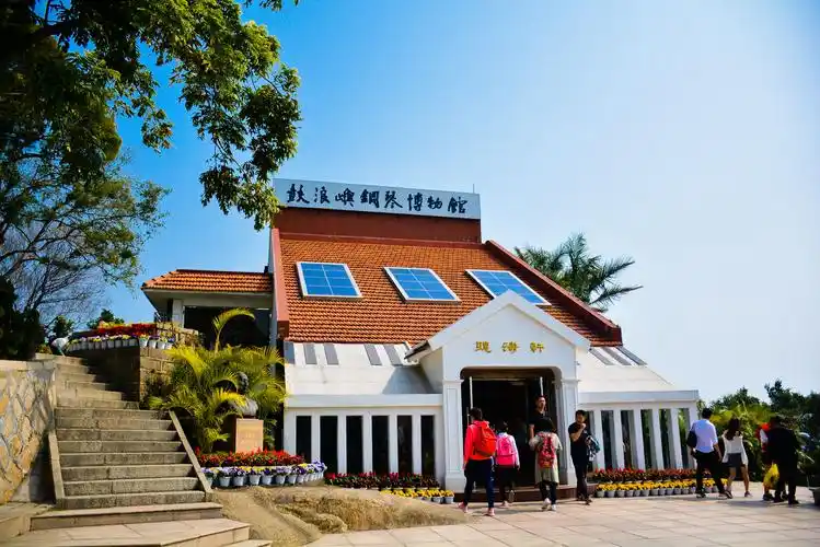 8日,中国首家,世界罕有的鼓浪屿钢琴博物馆在风光秀丽的菽庄花园"听涛