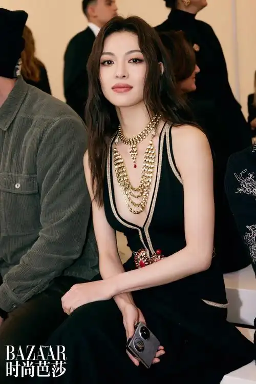 #钟楚曦的看秀搭子##钟楚曦巴黎看秀第二套造型#