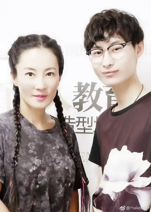 有幸为恩师任立老师的朋友明星冻龄女神刘叶. 来自makeupyf - 微博