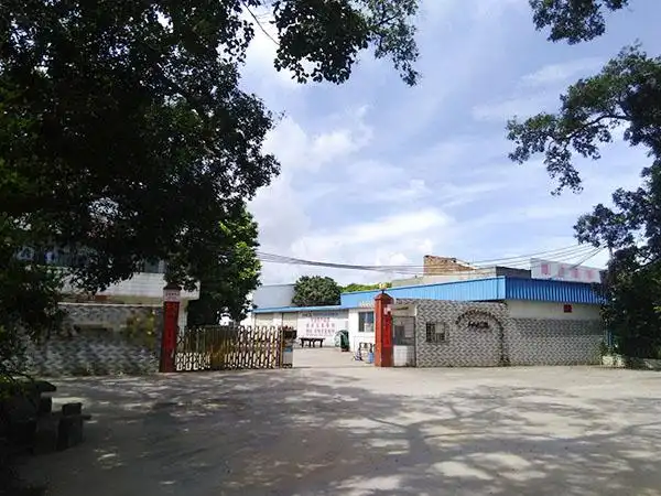 厂房大门外景