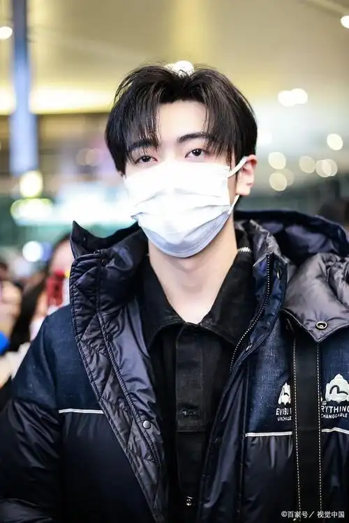 刘大锤曝张子枫焉栩嘉疑分手:明星恋情或已走到尽头?