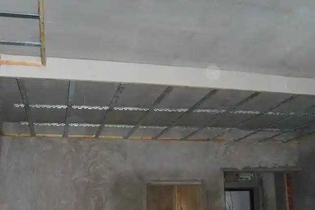 吊顶用木龙骨还是轻钢龙骨?看邻居这样做,瞬间感觉我家要塌了!