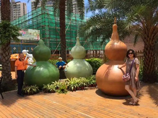 三个巨大的葫芦